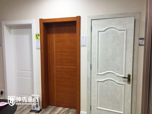 重庆坤秀木门湖北钟祥陈总专卖店店面内部产品详细图
